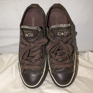 Converse Unisex Chuck Taylor All Star Leather Lace Up Low Top Sneakers